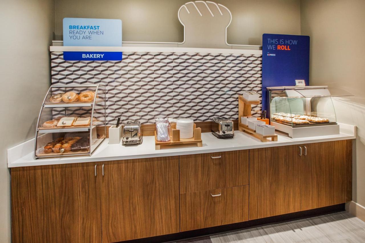 Holiday Inn Express & Suites - Canton By Ihg Extérieur photo
